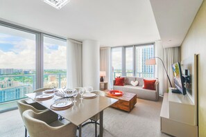 Luxury Apartment, 2 Bedrooms, City View | Living area