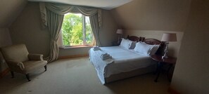 Habitación cuádruple de lujo, varias camas, vista al mar, frente al mar | Cortinas blackout, tabla de planchar con plancha y wifi gratis