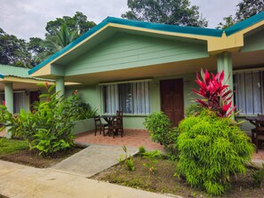 标准房 | 迷你吧、免费 WiFi、床单