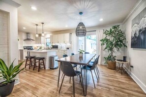 Dining - Freshly Updated Retreat in Midtown (Wilmington)