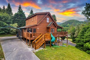 Exterior - Spacious Family Fun Cabin with Slide, Hot Tub, Games & Great Location! Pets ok (Pigeon Forge)