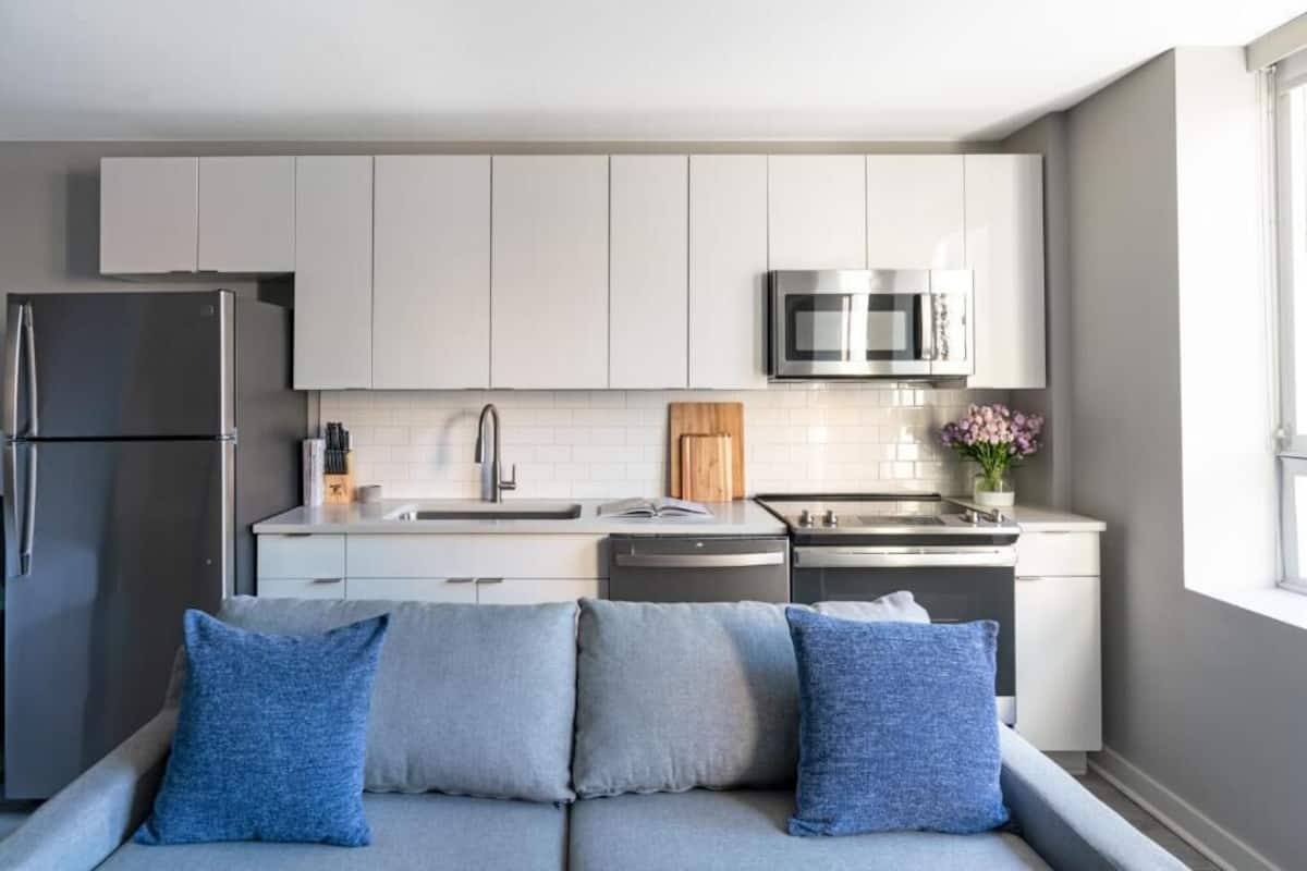 Studio | Living area | 40-inch Smart TV with digital channels, TV
