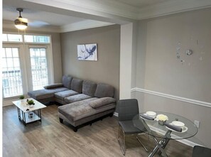Living area - Luxury Modern Condo by Lenox Mall (Atlanta)