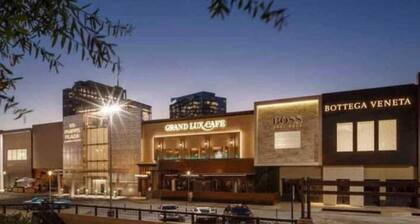 Luxurious, Modern Condo Buckhead- Lenox Mall