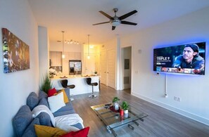 Living area - Luxurious Modern Condo Buckhead (Atlanta)