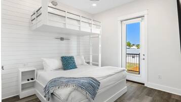 4 habitaciones, tabla de planchar con plancha y cuna de viaje