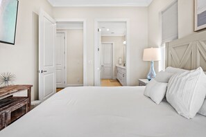 4 habitaciones, tabla de planchar con plancha y cuna de viaje 