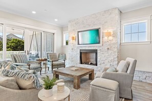 Smart-TV, Kamin, Tischtennisplatte