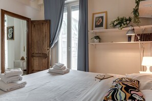 2 bedrooms, desk, iron/ironing board, WiFi