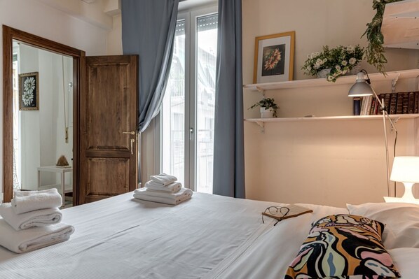 2 habitaciones, escritorio, tabla de planchar con plancha y wifi 