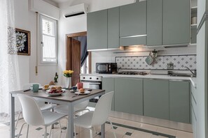 Fridge, microwave, oven, stovetop - Le Margherite - Sweet Dreams in Florence (Firenze)