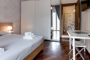 2 Schlafzimmer, Schreibtisch, Bügeleisen/Bügelbrett, WLAN