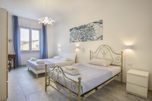 3 bedrooms, iron/ironing board, WiFi, bed sheets