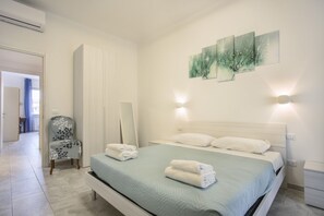 3 bedrooms, desk, iron/ironing board, travel cot