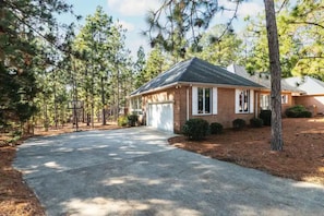 Exterior - Pinehurst Golf Escape - Sleeps 10 w/Game Room (Pinehurst)