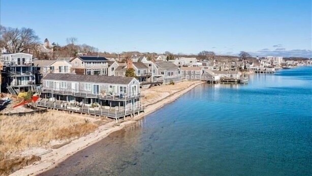 A coastal town with waterfront properties and a clear view of the water. - Enjoy easy beach access and awesome bay views as soon as you step out the studio (Provincetown)