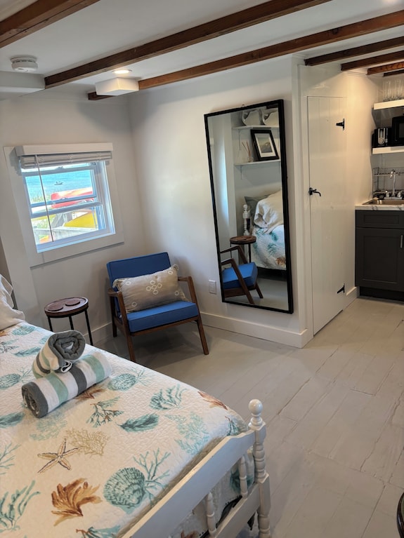 Enjoy Easy Beach Access And Awesome Bay Views As Soon As You Step Out The Studio - Provincetown, MA