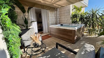 Chambre Double, bain à remous, vue jardin | Terrasse/Patio