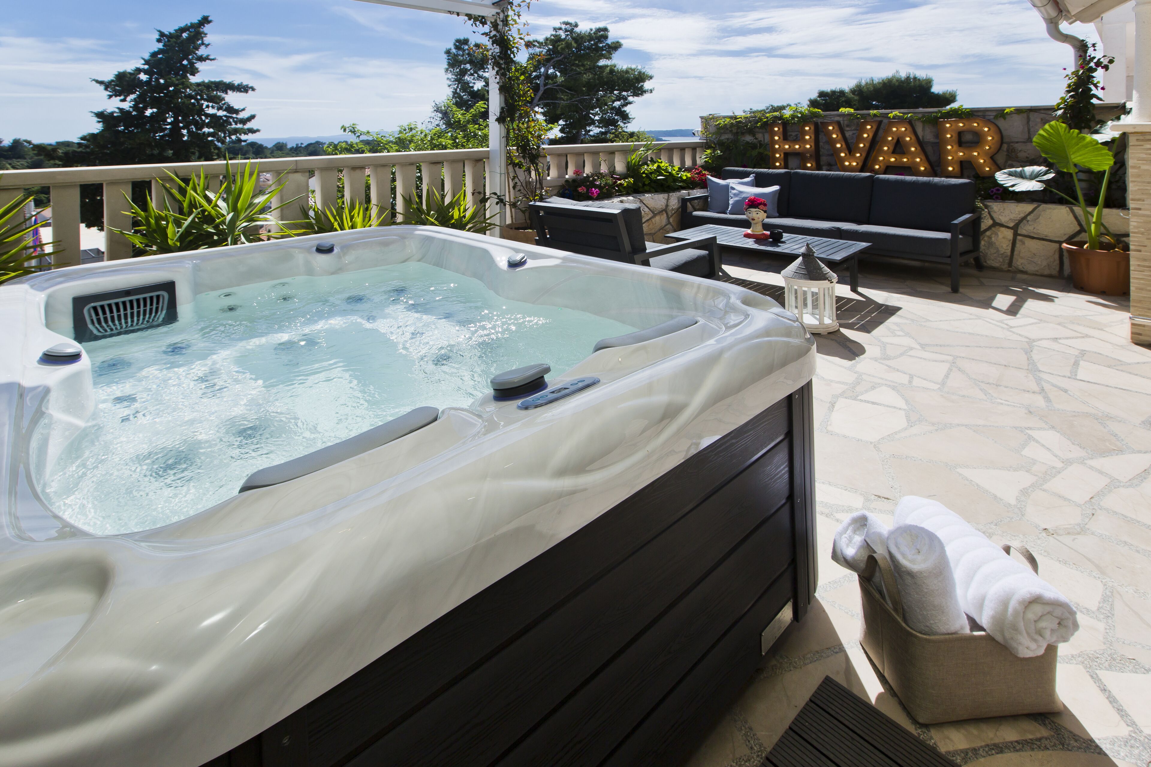 Exclusive Studio, Hot Tub, Partial Ocean View | Private spa tub