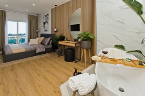 Romantic Double Room, Partial Ocean View | In-room safe, individually decorated, individually furnished, desk - Casa Benita (Hvar)