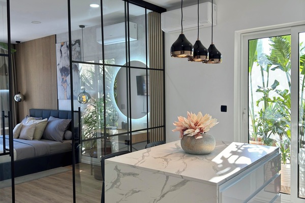 Exclusive Studio Suite, Bathtub, Partial Sea View | Private kitchen | Espresso maker