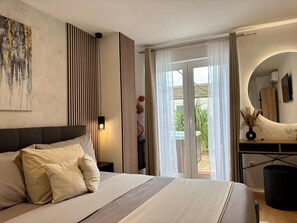 Standard Double Room, Hot Tub, Garden View | In-room safe, individually decorated, individually furnished, desk - Casa Benita (Hvar)
