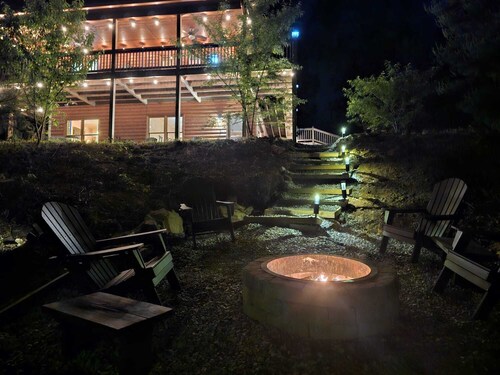 Cozy Top of Mountain Cabin overlooking Meichtry Vineyards; 1.5hrs from Atlanta 