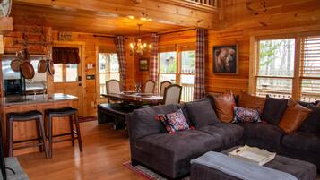 TV connectée, cheminée, lecteur de DVD, baby-foot