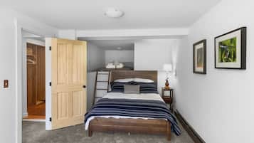 2 habitaciones, tabla de planchar con plancha y cuna de viaje