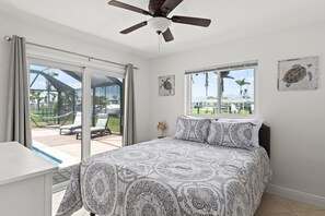 4 Schlafzimmer, Schreibtisch, Bügeleisen/Bügelbrett, Reisekinderbett