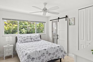 4 Schlafzimmer, Schreibtisch, Bügeleisen/Bügelbrett, Reisekinderbett