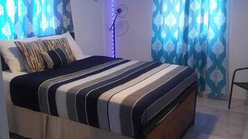 2 habitaciones, escritorio, tabla de planchar con plancha y wifi gratis