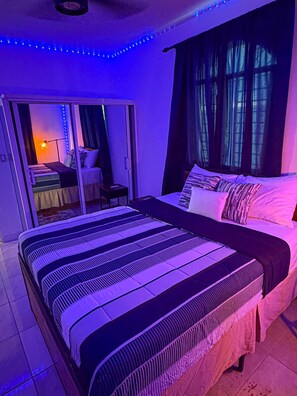 2 habitaciones, escritorio, tabla de planchar con plancha y wifi gratis 
