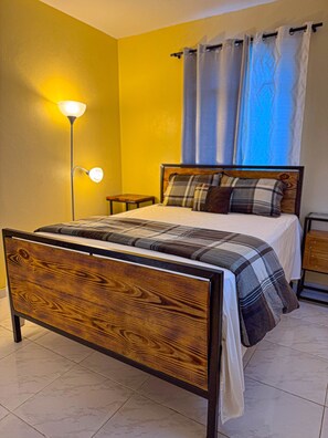 2 slaapkamers, een strijkplank/strijkijzer, gratis wifi, beddengoed