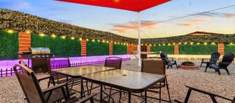 King | DT Phx | 10m Airp | 2 Smrt TV |W/D| Unit B