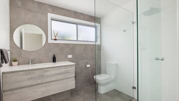 Douche, serviettes fournies