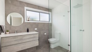 Douche, serviettes fournies