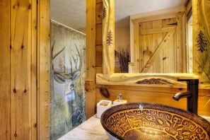 Dusche, Whirlpool, Haartrockner, Handtücher