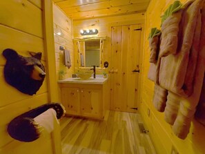 Interior - REMODELED & SECLUDED Cabin Only 10 Min to Parkway! (Sevierville)