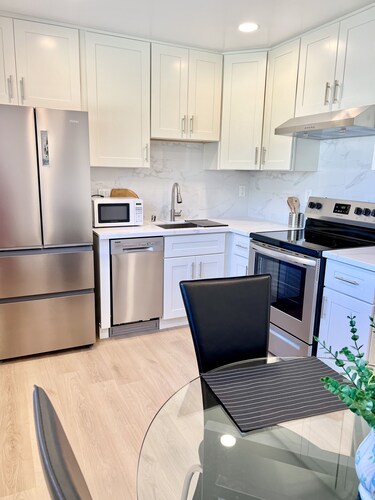 Brand new remodeled modern rooms in 2bd1br apt near Mountain View downtown 