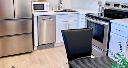 Brand new remodeled modern rooms in 2bd1br apt near Mountain View downtown