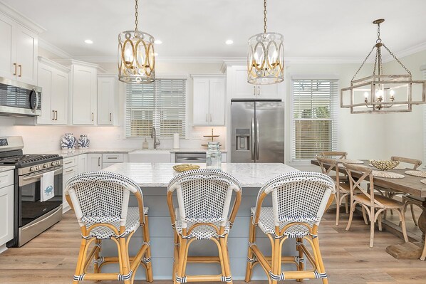 ثلاجة، ميكروويف، فرن، موقد طهي مسطح