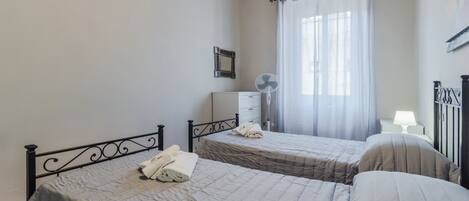 2 bedrooms, iron/ironing board, internet, bed sheets