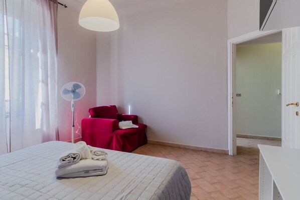 2 chambres, fer et planche à repasser, accès Internet, draps fournis