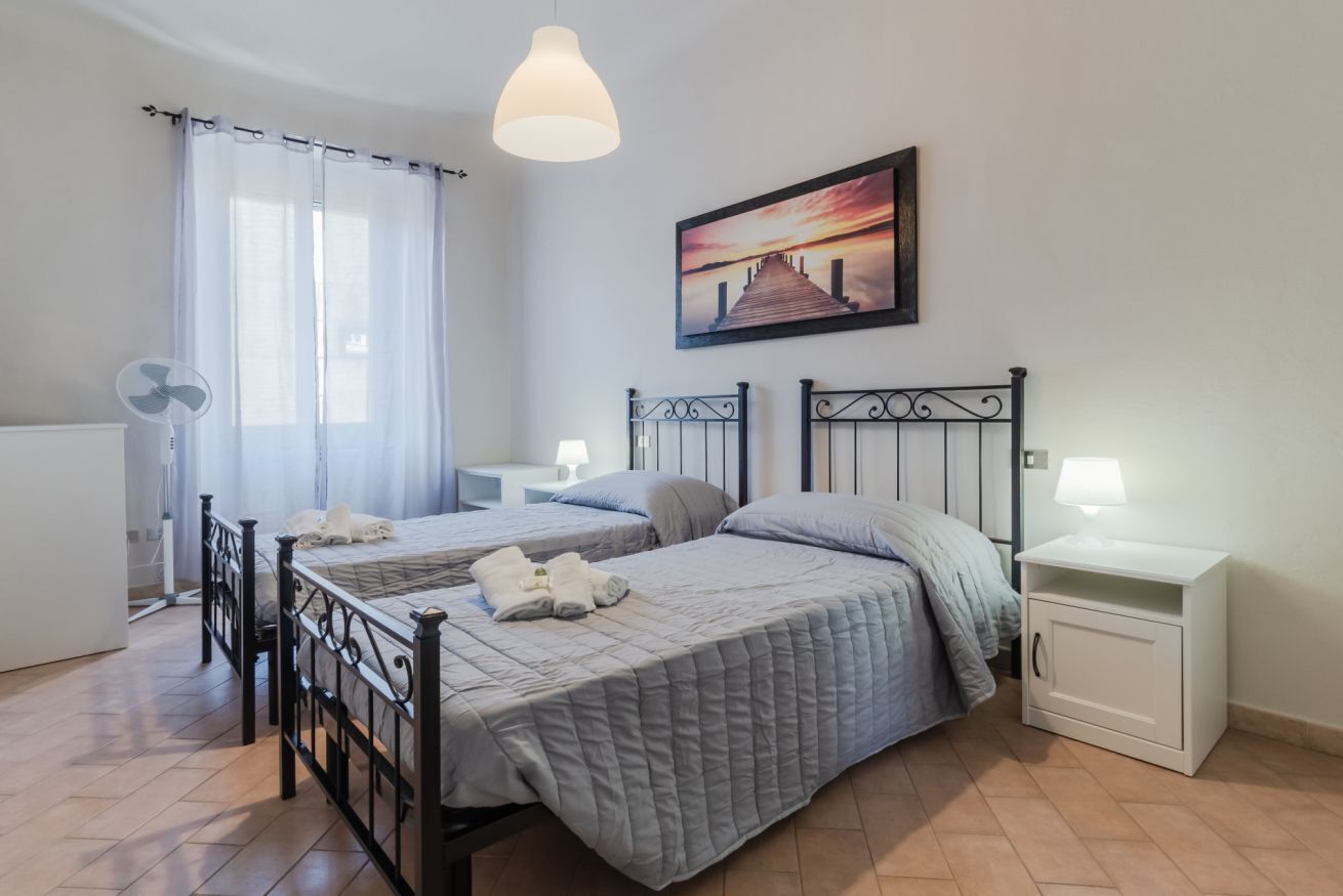 2 slaapkamers, een strijkplank/strijkijzer, internet, beddengoed