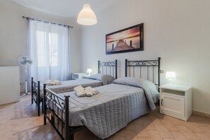 2 bedrooms, iron/ironing board, internet, bed sheets
