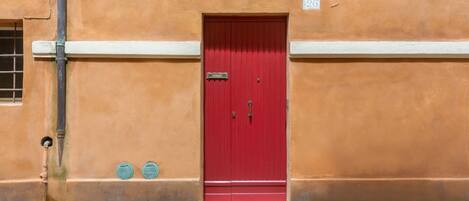 تفاصيل الفندق من الخارج