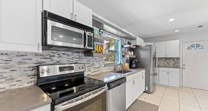 Cocoa Beach Oasis — Private Fenced Backyard & Sparkling Pool! 🌊🏝️