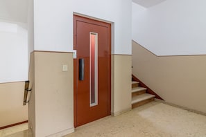 Interior - Ferrara Fair Huge Apartment x7! (Ferrara)