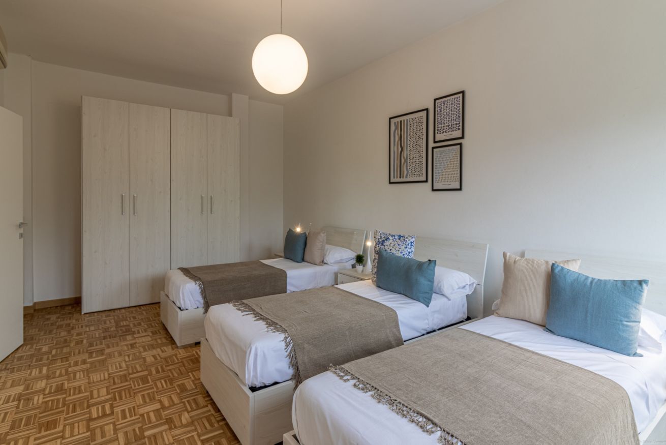 2 bedrooms, iron/ironing board, WiFi